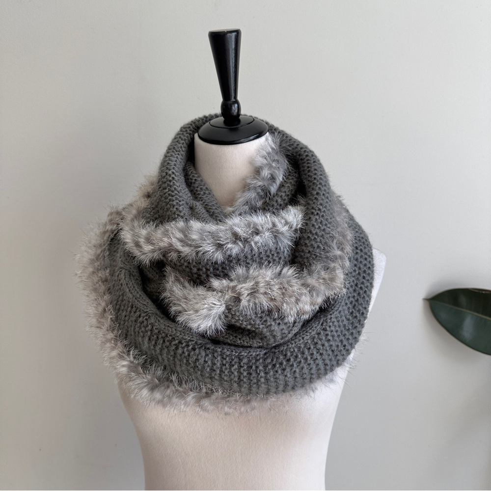 RUDSAK Cable Knit Rabbit Fur Trim Infinity Scarf